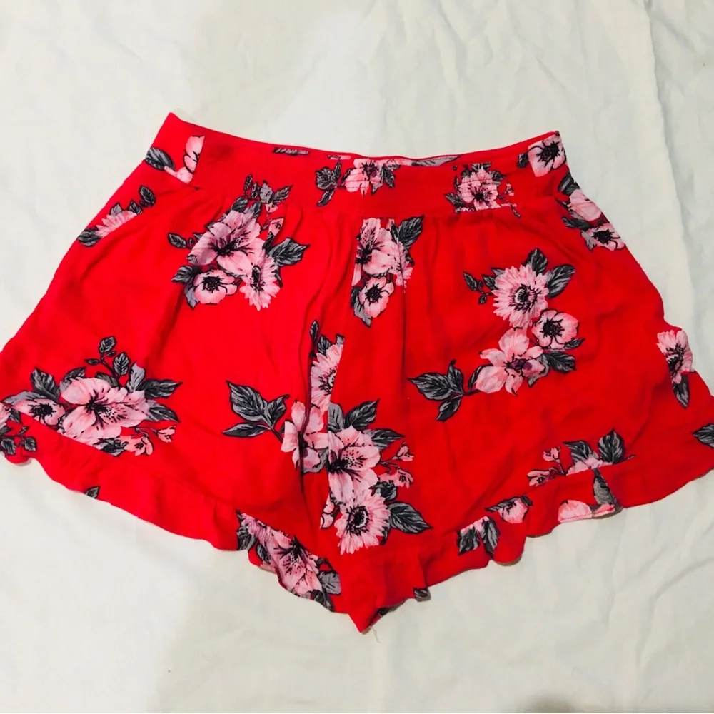 NWT Xhilaration Small Red Floral Shorts 100% Cotton with Flare Front Flat Waist